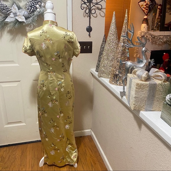 Gold Brocade Traditional Cheongsam Floral Dress - Picture 10 of 15